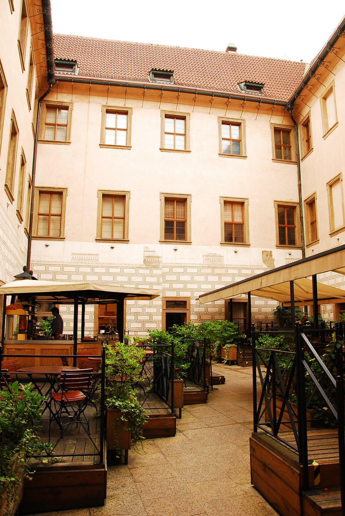 lobkowicz courtyard café 