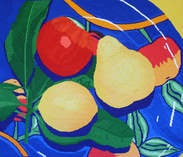 BLUE PATTERNED PLATE WITH FRUIT