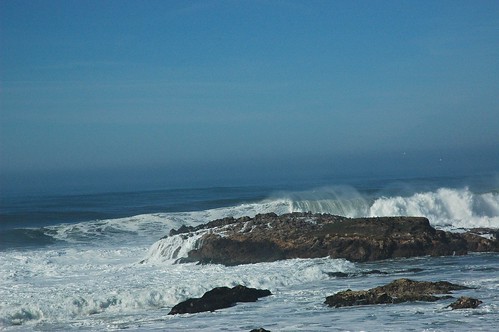 Breaking Waves on the California Coastline by Wonderlane