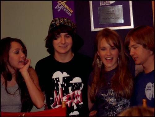 Miley Cyrus Mitchell Musso Emily Osment Jason Earls