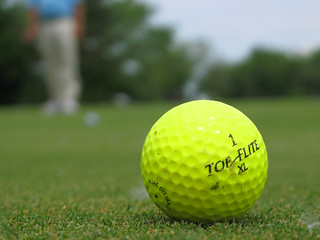 投資就像打高爾夫球，先把球穩定打進洞裡吧！