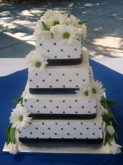 IMG 0522 Wedding Cake Diamond pattern with black dots Black and blue 