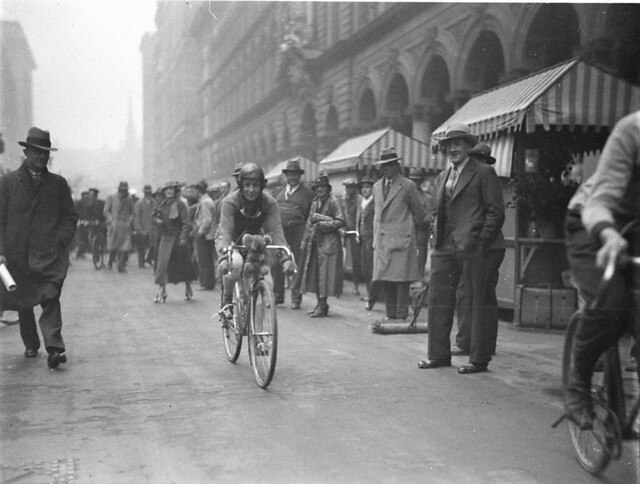 Billie Samuels on a Malvern Star cycle leaving for Melbourne from Martin Place, 4 July 1934, by Sam Hood