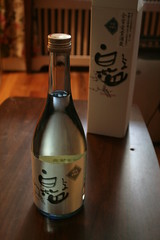 白梅 appreciating "White Plum" rice wine