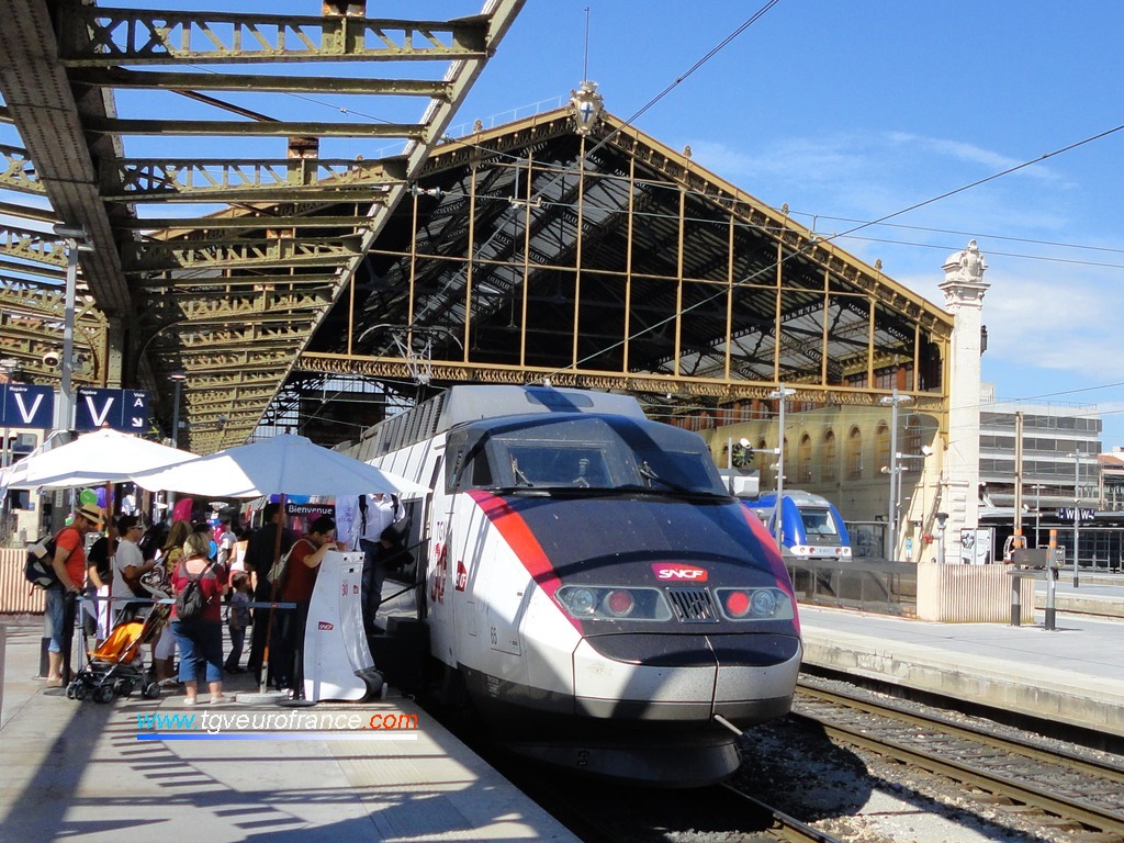 La rame TGV PSE 65 célébrant les 30 ans du TGV à Marseille