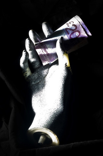 Novac u rukama - Cash in Hand/Stuart Crawford via flickr (CC BY-NC-ND 2.0)