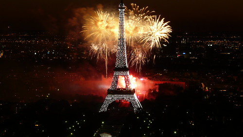 Feu d'artifice du 14 juillet 2008 sur le site de la Tour Eiffel à Paris vu de la Tour Montparnasse - Fireworks on Eiffel Tower
