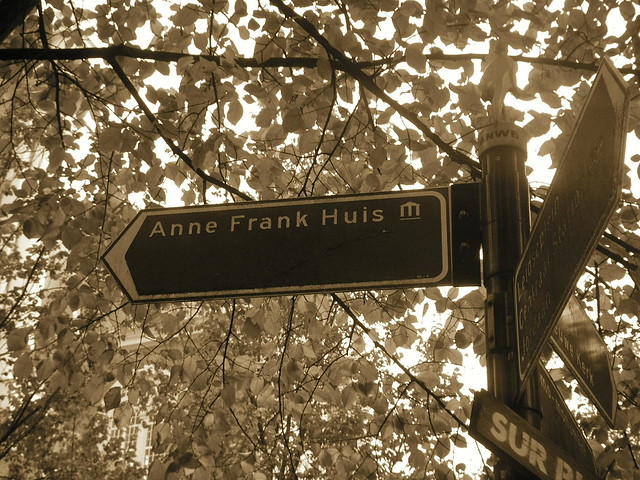 Cartel indicador de la casa-museo ANA FRANK (Amsterdam, Holanda, octubre 2007)