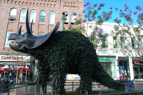 Giant chia pet, triceratops, dinosaur statue, Santa Monica, California, USA by Wonderlane
