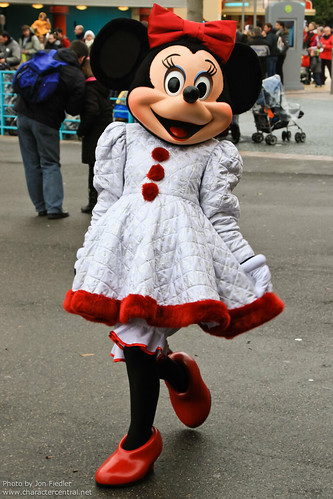 DLP Christmas 2010 - The Characters come out to meet their fans in their Christmas finest
