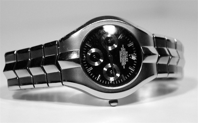 watch fake rolex in lightbox b w the light reflection at 9o clock is