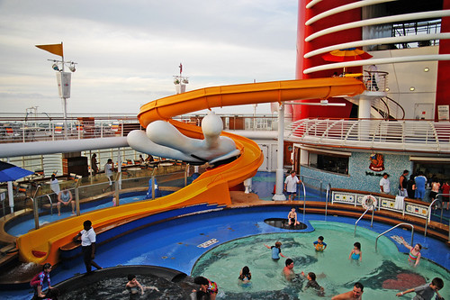 Disney Magic cruise - On Deck by typologic