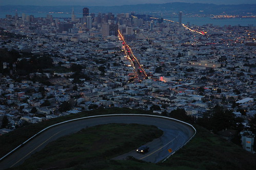 Famed curve, Twin Peaks, San Francisco, California, USA by Wonderlane