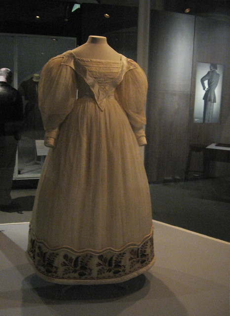 Front of weddingdress from 183133 Cotton muslin with wool embroidery 