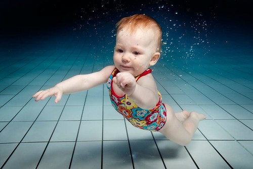 Baby swim by Eythor