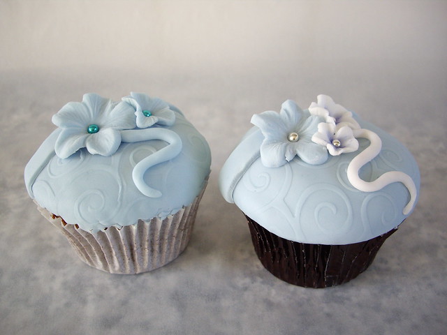 Sample Wedding Cupcakes Vanilla and Chocolate cupcakes with swiss meringue 
