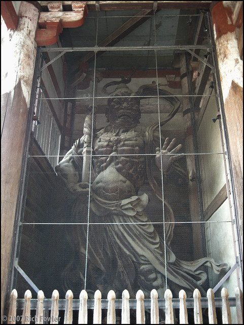 Statue inside the Dainanmon