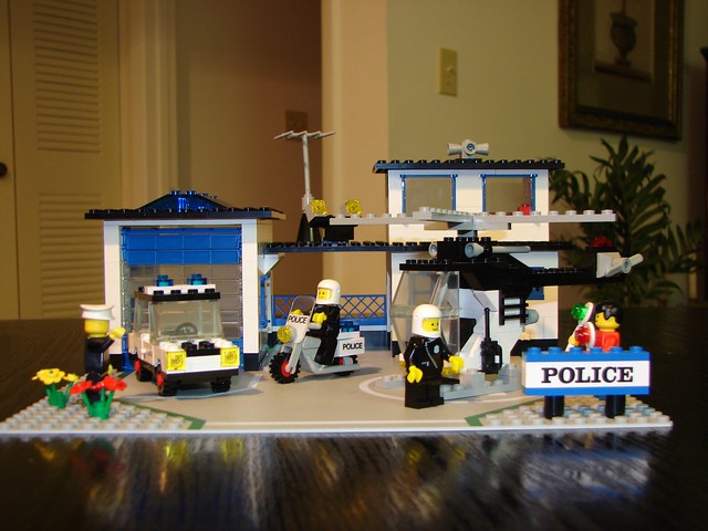 Lego Police Station Set 6384 Released in 1983