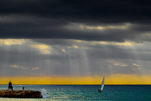 無料写真素材|自然風景|海|暗雲|薄明光線|釣り|風景スペイン|ヨット