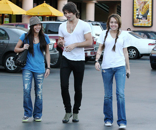 January 10 2009 Miley Cyrus boyfriend Justin Gaston and Mandy Jiroux 