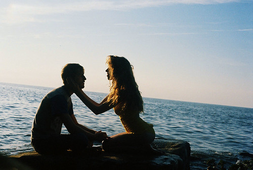 LE LOVE BLOG LOVE PHOTO PIC IMAGE ROMANTIC couple beach holding face man woman #22 by weepy hollow, on Flickr