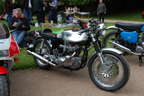 THE ULTIMATE 60s CAFE RACER-THE TRITON.