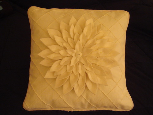 Boom!  It's done with the pillow form inside. Amy Butler snow mum pillow.
