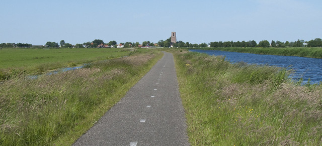 Bike path through the Polder