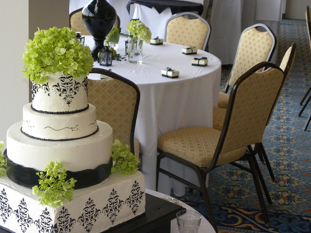 square damask and green apple 3 tier wedding cake