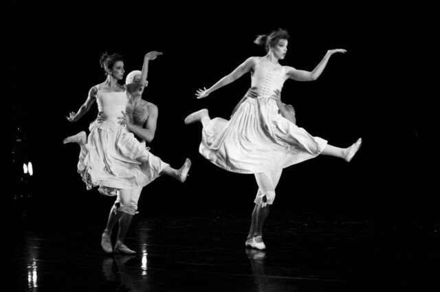 IT Dansa. Sechs tänze. by Jiri Kylian