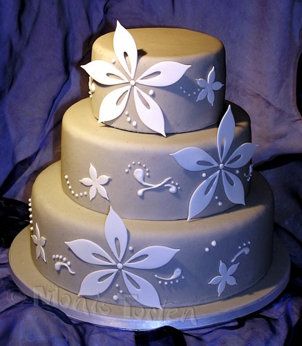 Wedding cake in light gray