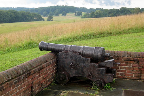 Pennsylvania - Valley Forge: The Waterman Monument - Cannon