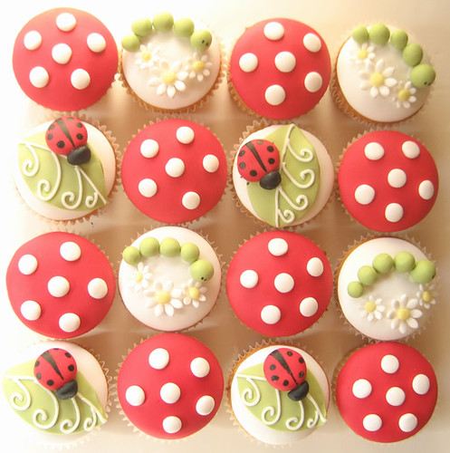 enchanted garden cupcakes by hello naomi