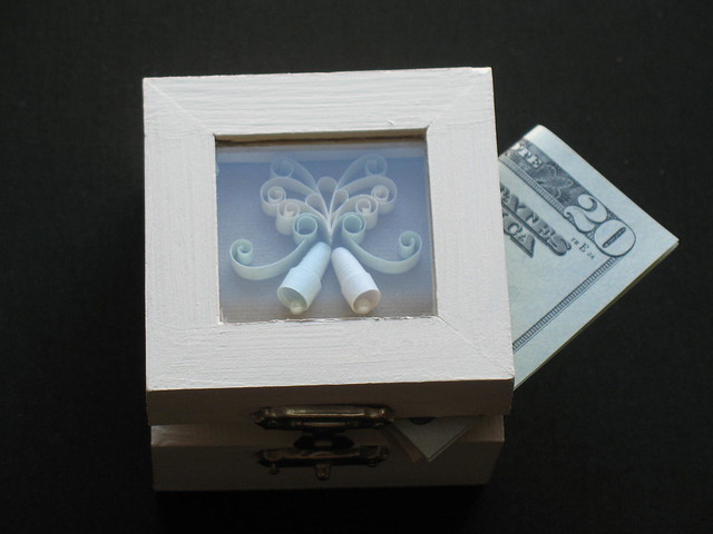 WEDDING GIFT BOX Although I specialize in quilled jewelry I have expanded