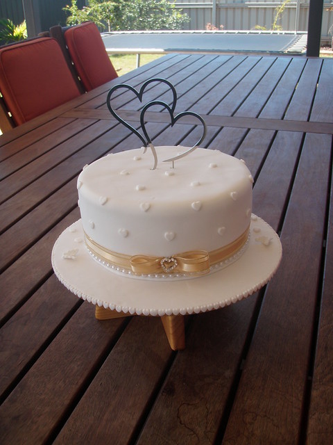 I was asked to make a very simple 1 layer wedding cake for an informal back