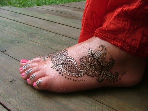 Simple Henna Foot and Gilding