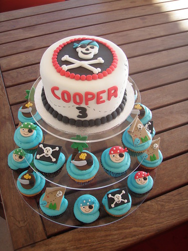 Mossy's masterpiece Cooper's 3rd birthday pirate cake cupcakes