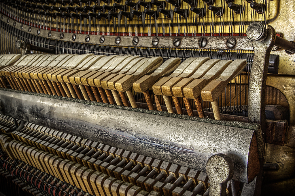 Antique Piano in HDR