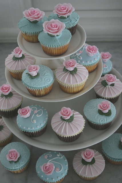 vintage chic wedding cupcakes