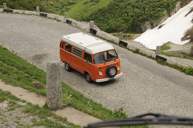 vw T2B 1974 Driving down the famous Tremola road on the Gotthard pass in