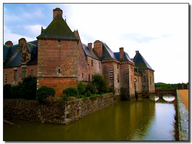 Carrouges Castle in the Orne department – visit it by bike. Photo: Ed Fladung 