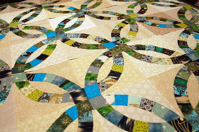 Our version of the Double Wedding Ring Quilt uses machine applique to make