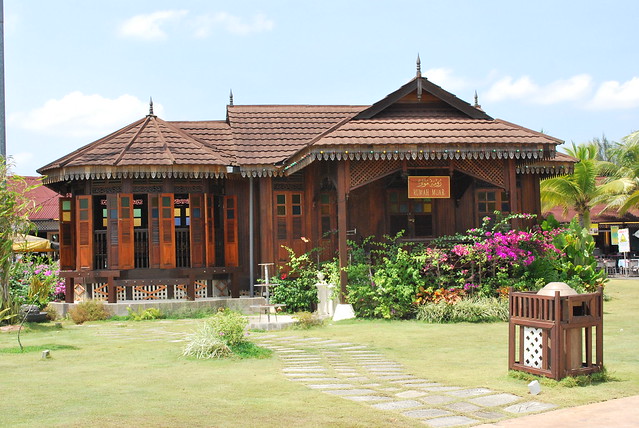 Download this Rumah Limas Muar Johore Traditional House picture