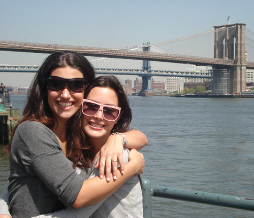 Fernanda y Carla Medina conductoras de Disney Channel