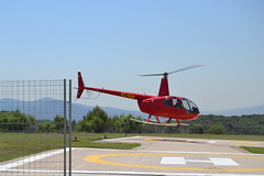 En helicóptero
