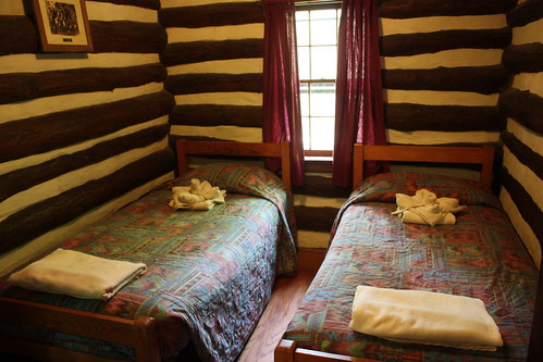 The twin bedroom in Cabin 7.
