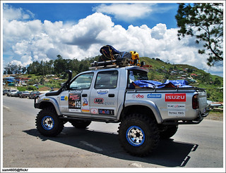 4x4 Borneo Safari 2009 Flag Off - Toyota Hilux of Cruiser Garage