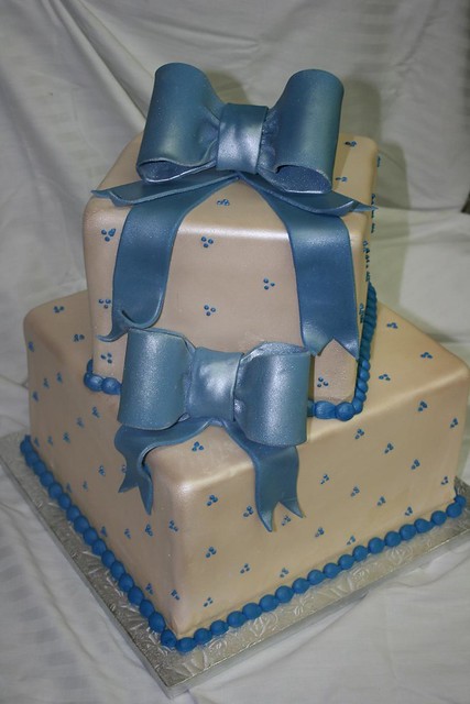 Tiffany Blue and Ivory Wedding Cake This Tiffany Blue and Ivory themed cake