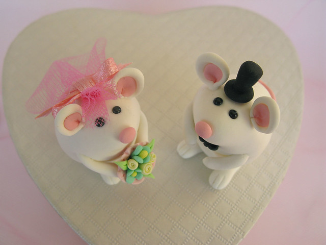 Original cute animals wedding cake toppers personalized colors 
