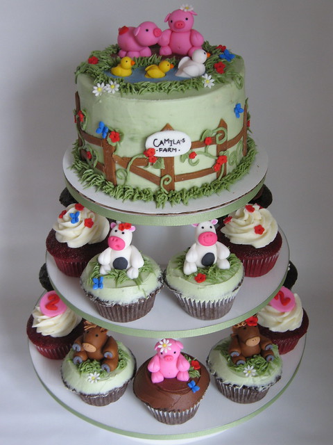 My farm cake and cupcakes... again!
